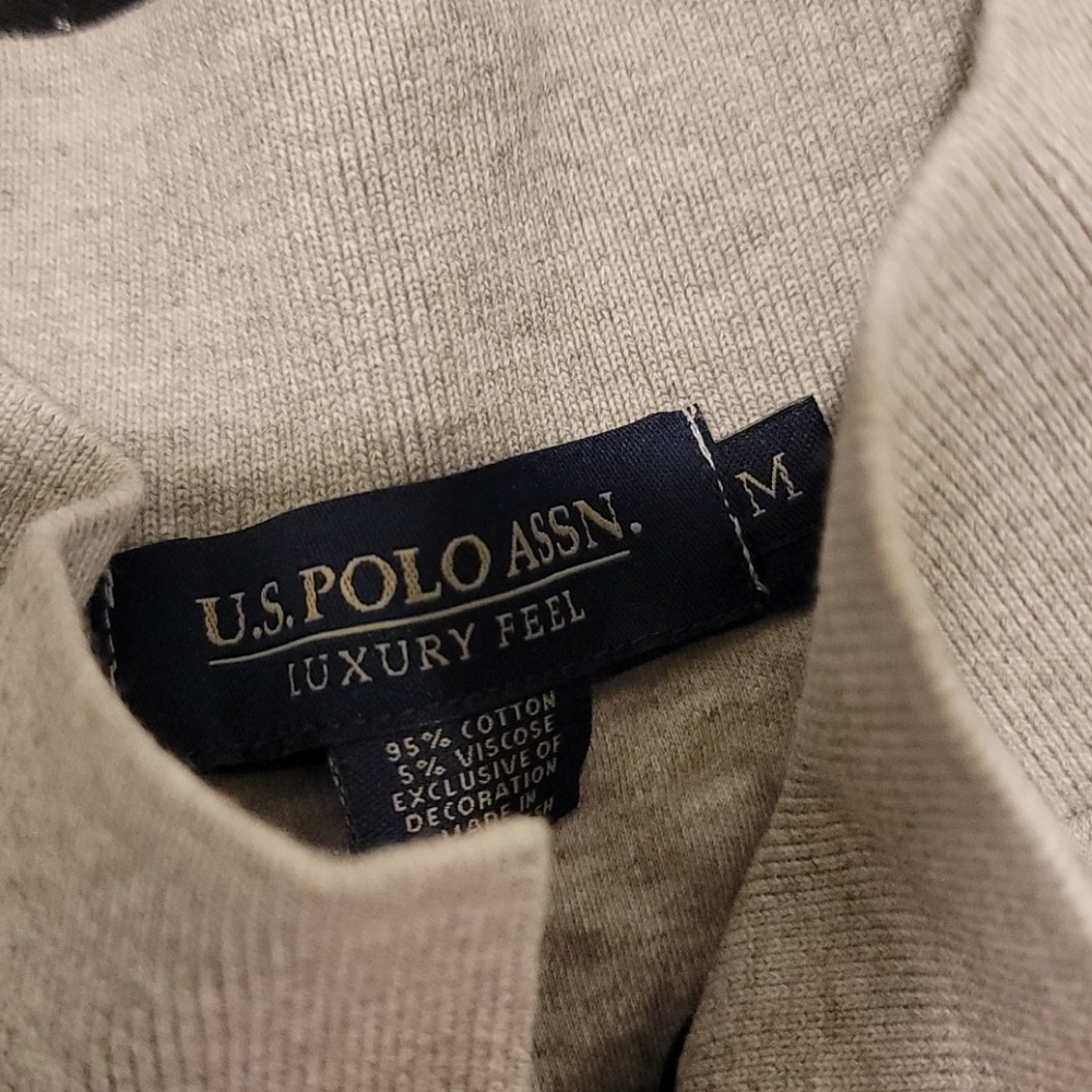 Polo - Picture 2 of 2